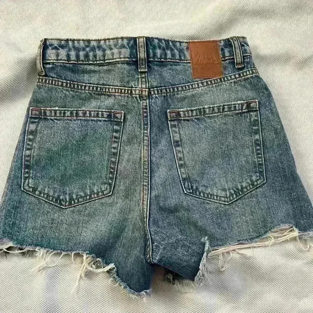 Zara Ripped Denim Shorts - Picture 5 of 5